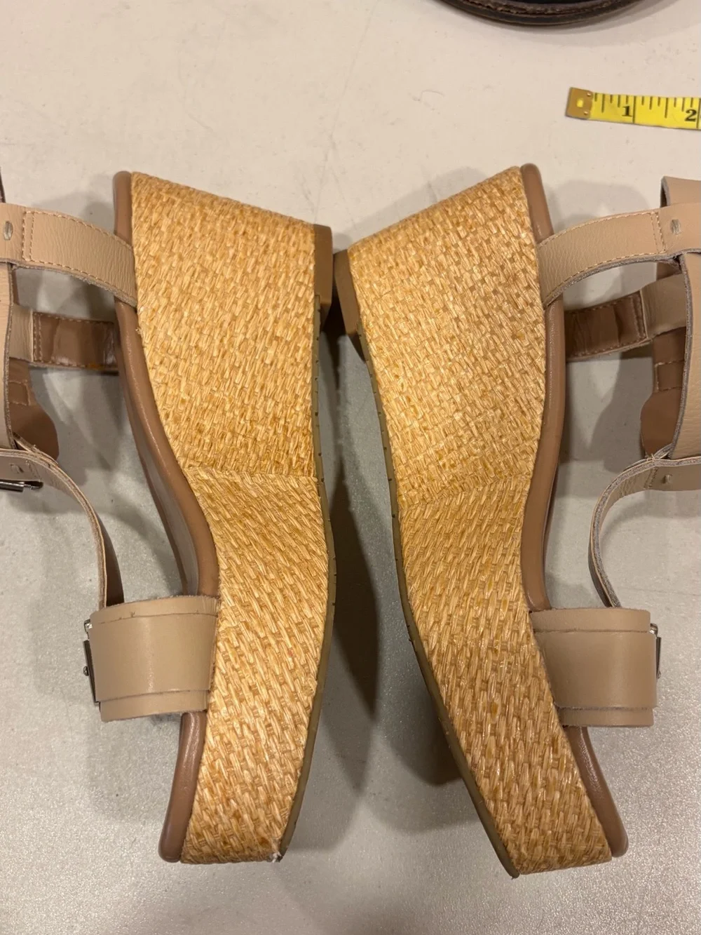 GILI leather sandals sz 6 beige